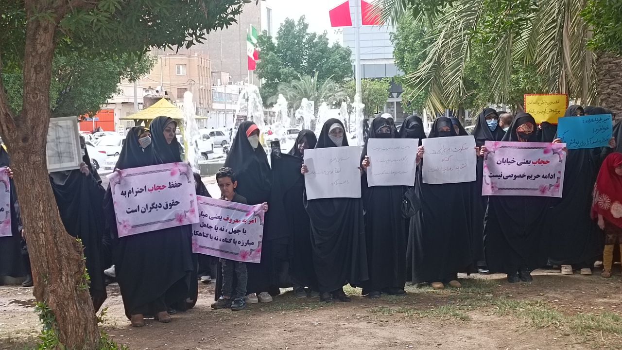 اجتماع بانوان آبادانی در حمایت از حجاب و عفاف