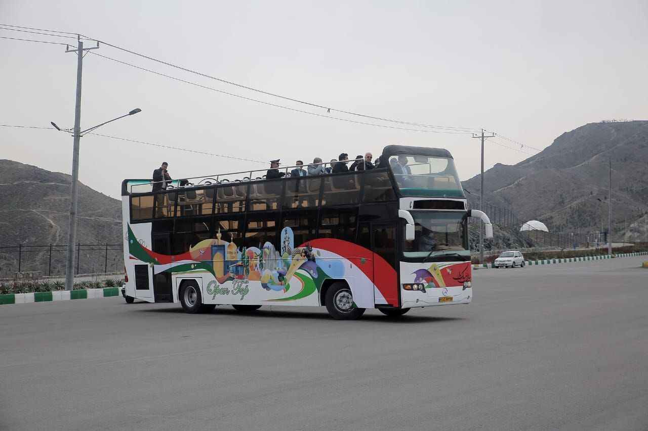 اتوبوس ۲ طبقه گردشگری کشور حرکت خود را در مشهد مقدس آغاز کرد