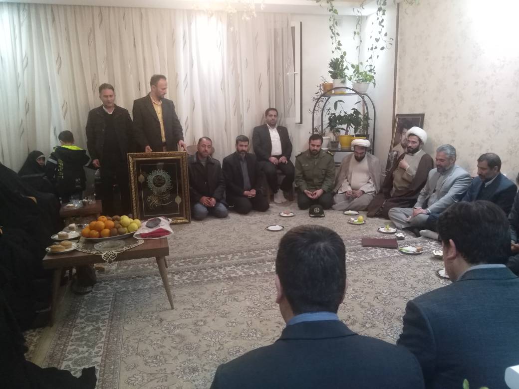 دیدار فرماندار مشهد با خانواده شهید بربری مقدم