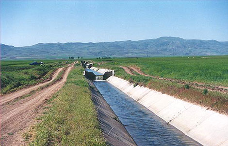مرمت و بازسازی کانال آبرسانی باغ‌های ارسنجان