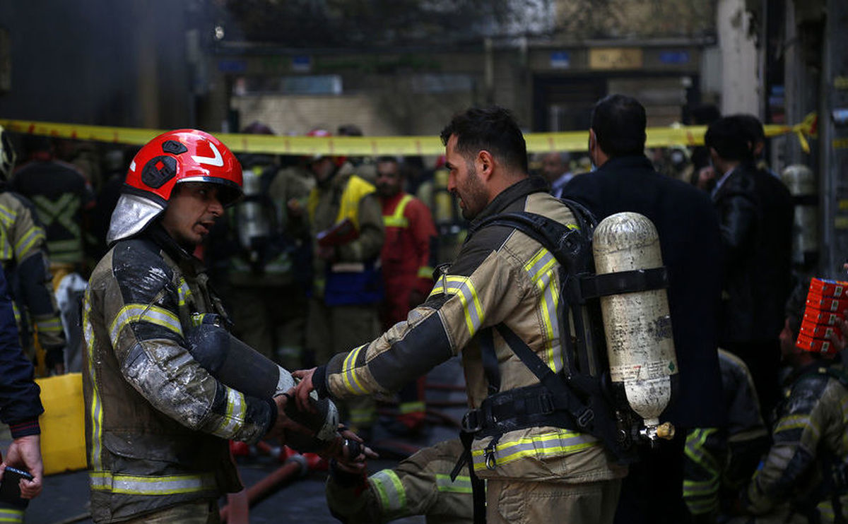 پایان عملیات اطفاء حریق در خیابان بهار در تهران