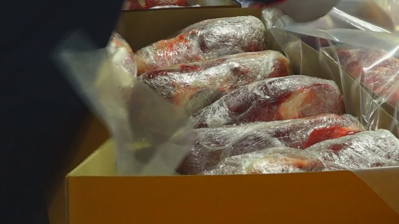 توزیع ۹۸ تن گوشت منجمد گوساله تنظیم بازار در خراسان جنوبی