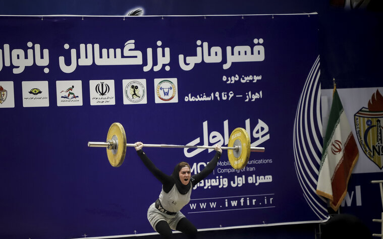 وزنه برداری قهرمانی بانوان ایران / کریمی بر سکوی نخست دسته ۵۹ کیلوگرم