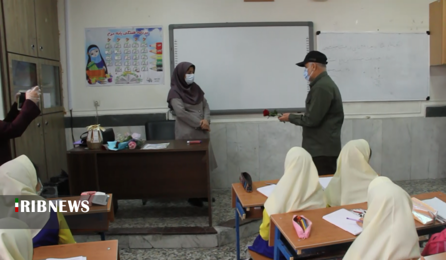 تجلیل استاندار بوشهر از معلمان مدرسه‌ای در بوشهر