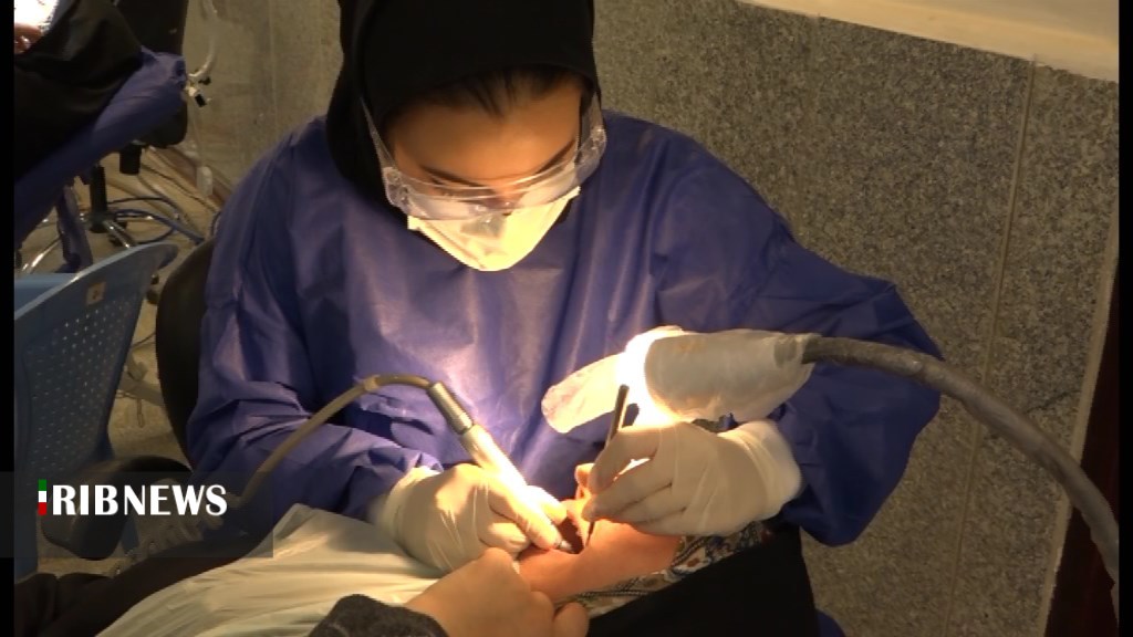 معاینه و درمان بیماران به همت گروه جهادی دندانپزشکی