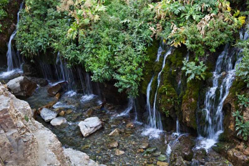 موانع دسترسی عمومی به آبشار هفت چشمه در جاده چالوس برچیده شد