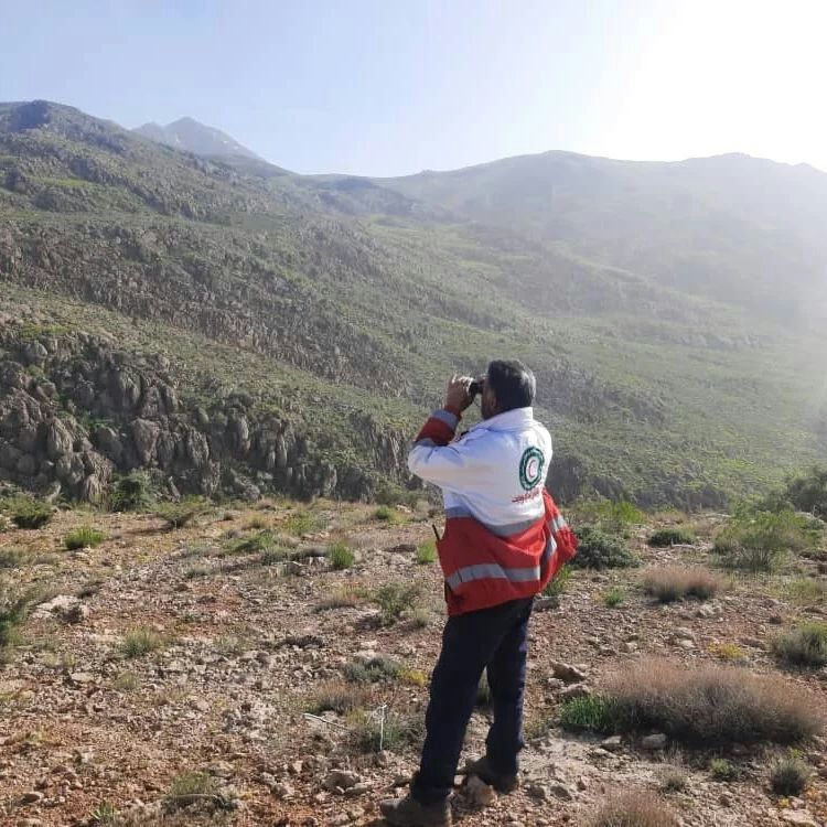 امدادگران در جستجوی جوان ناپدید شده در کوهستان پادنا