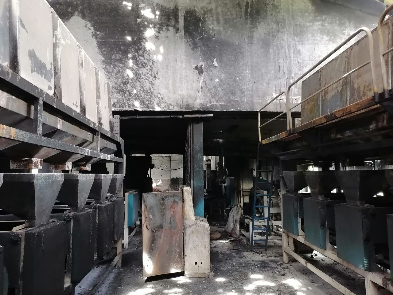آتش سوزی کارخانه فرآوری فندق در روستای زیاز اشکورات رودسر