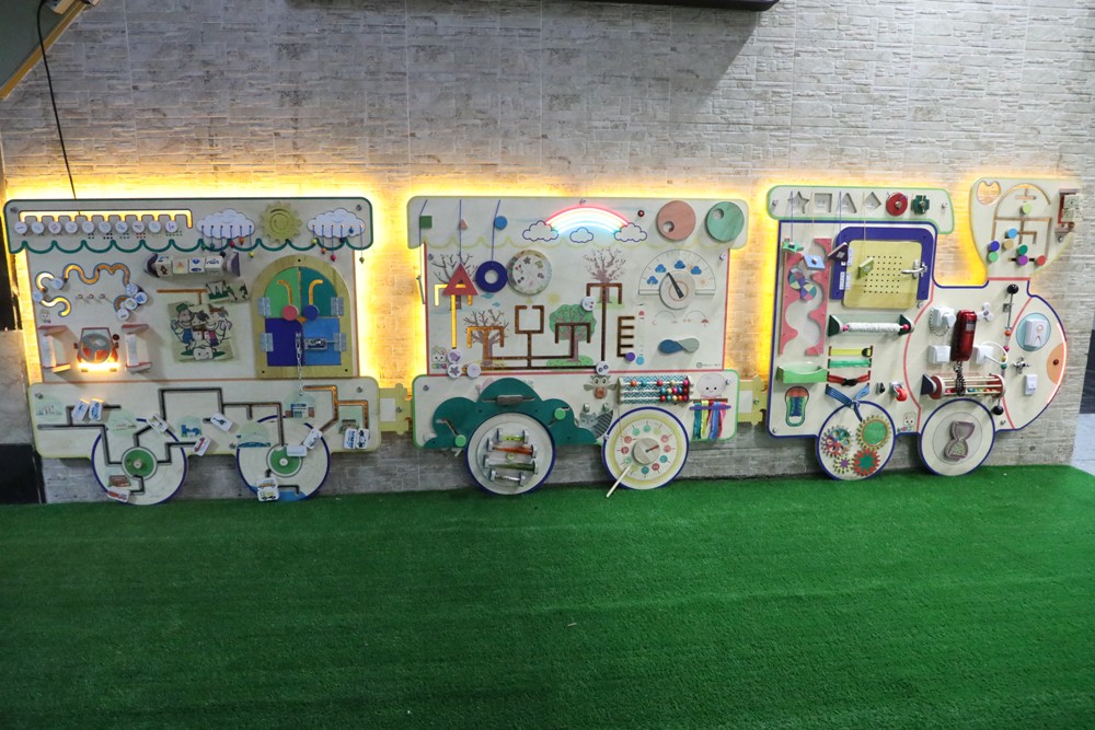 طراحی و اجرای دیوار هوش و خلاقیت کودک در ایستگاه متروی تئاتر شهر