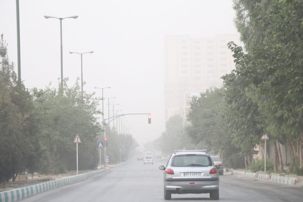 با ورود گرد و خاک ،کاهش دید افقی در شهر‌های خوزستان