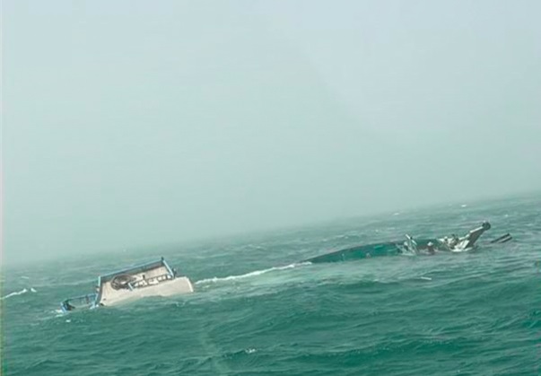 نجات ۱۳ نفر از خطر غرق شدن در خلیج فارس
