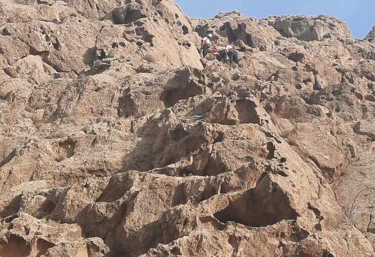 فوت فرد ۵۰ ساله بر اثر سقوط از کوه در خوسف