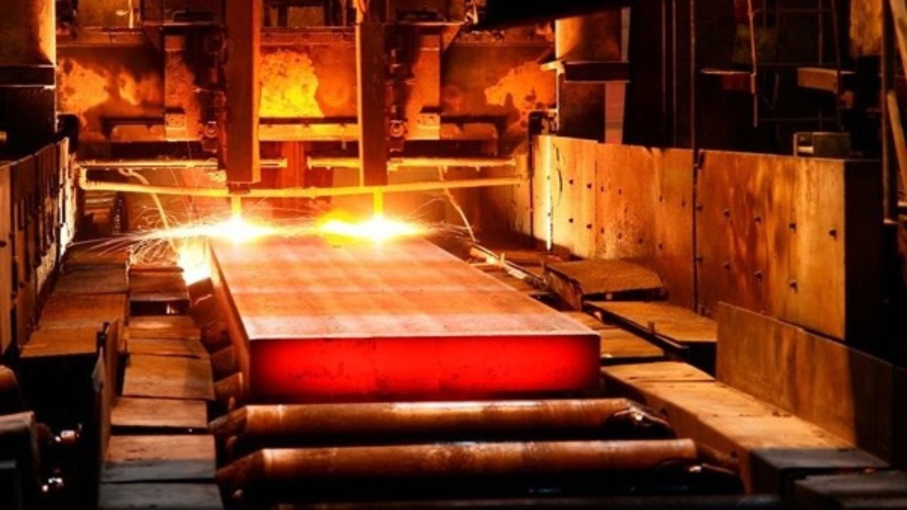 تولید ۷۲۴ هزار تن شمش و آهن اسفنجی در فولاد خوزستان