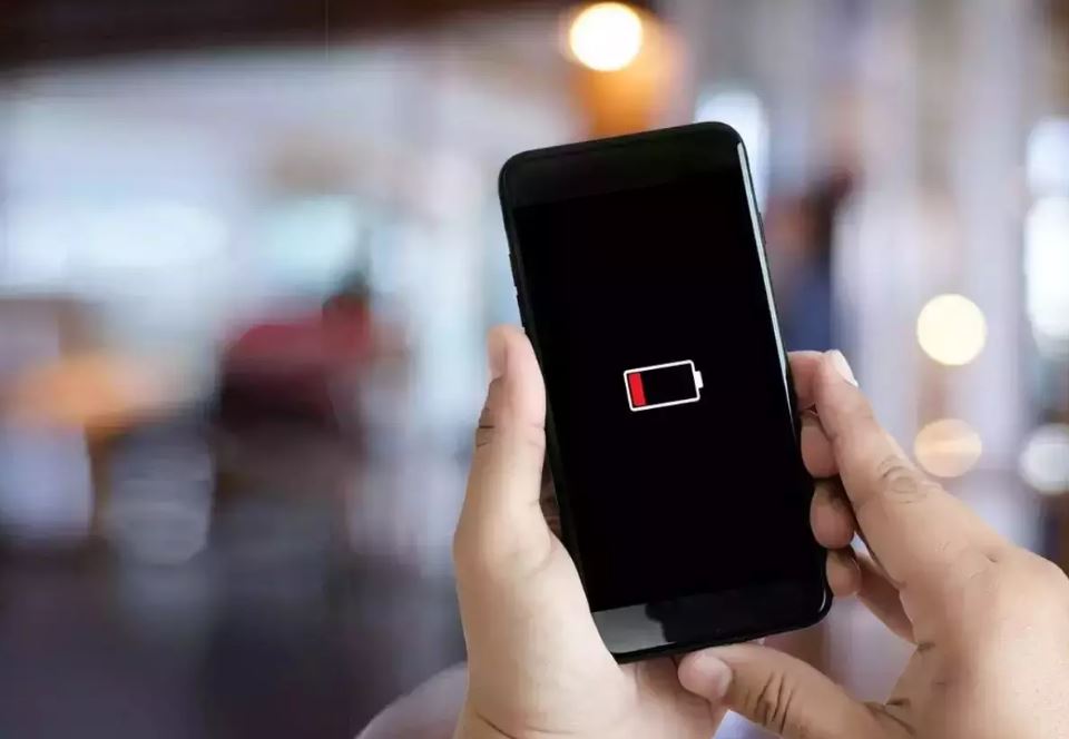 عواملی که عمر باتری گوشی‌های هوشمند را کم می‌کند