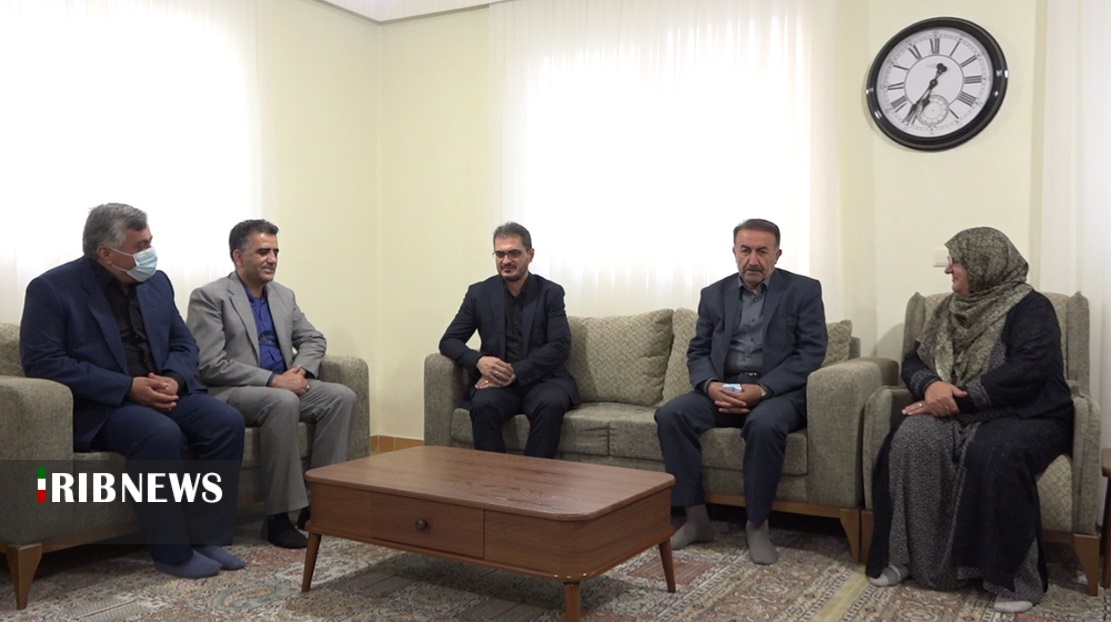 دیدار و گفتگوی استاندار کردستان با خانواده شهید ماموستا برهان عالی