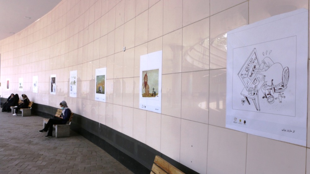 برگزاری نمایشگاه «سیلی سرخ» در ایوان انتظار متروی ولی عصر (عج)