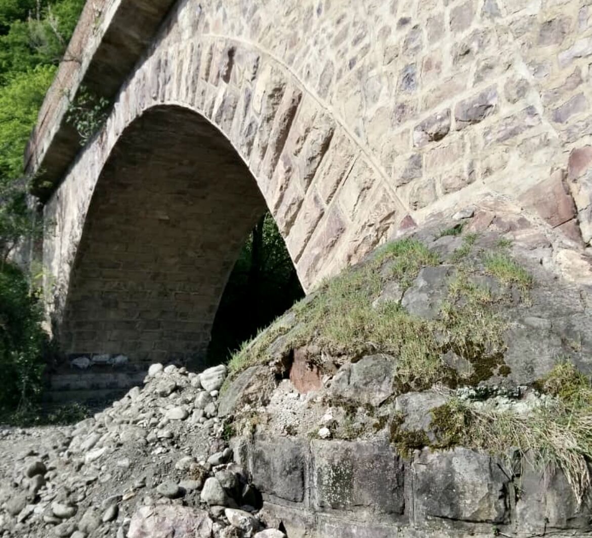 آسیب جزئی به پل تاریخی سیاهرود رودبار