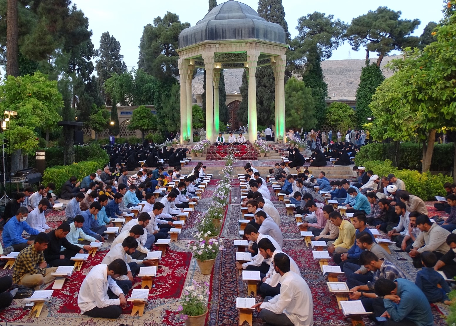 گردهمایی بزرگ حافظان قرآن کریم در حافظیه