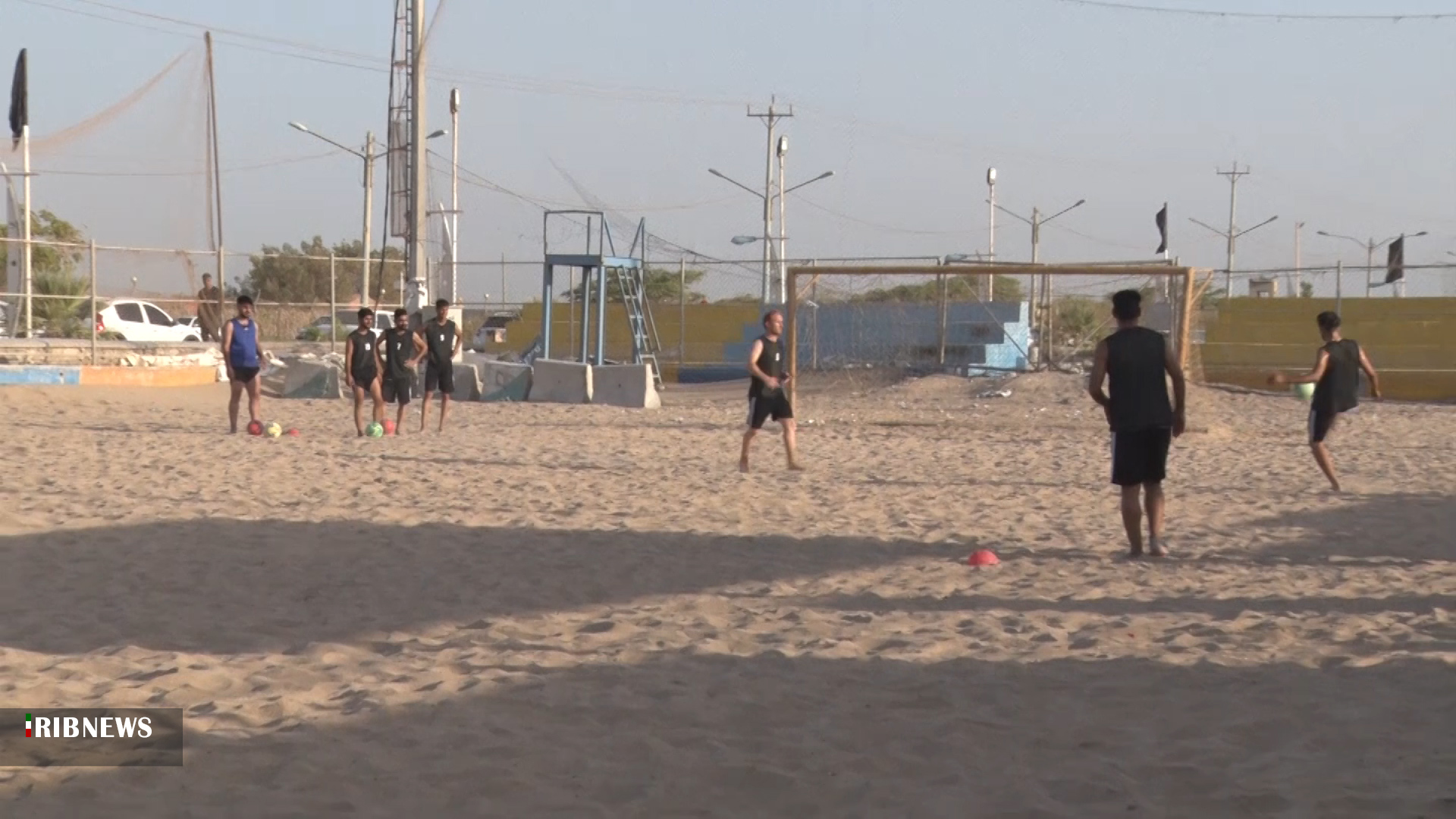 تمرین تیم دریانوردان بوشهر برای حضور در لیگ برتر فوتبال ساحلی