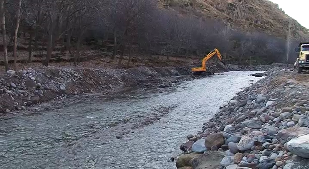 بستر و حریم رودخانه زیاران رفع تصرف و آزادسازی می‌شود