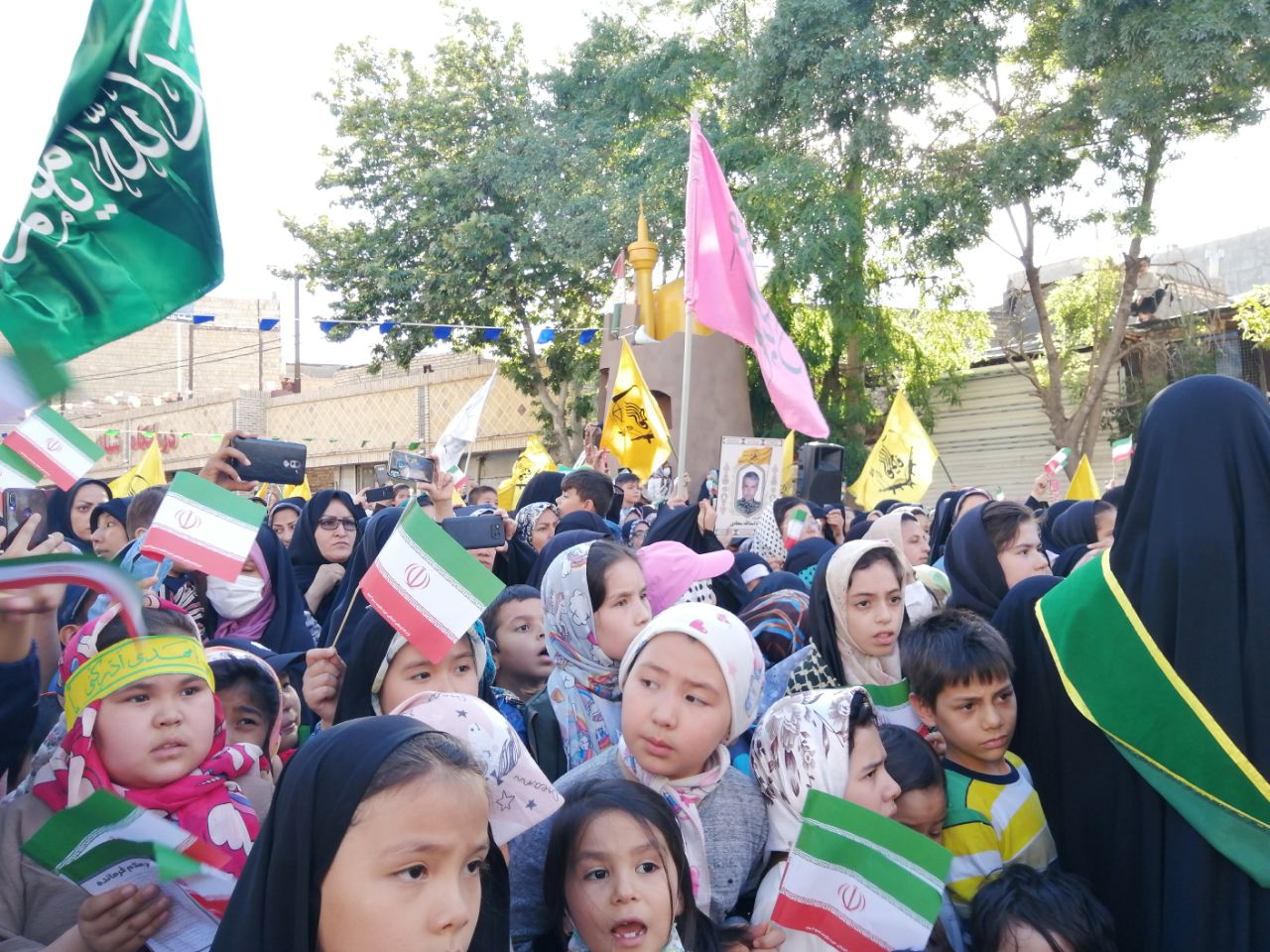 برگزاری اجتماع سلام فرمانده در محله گلشهر مشهد