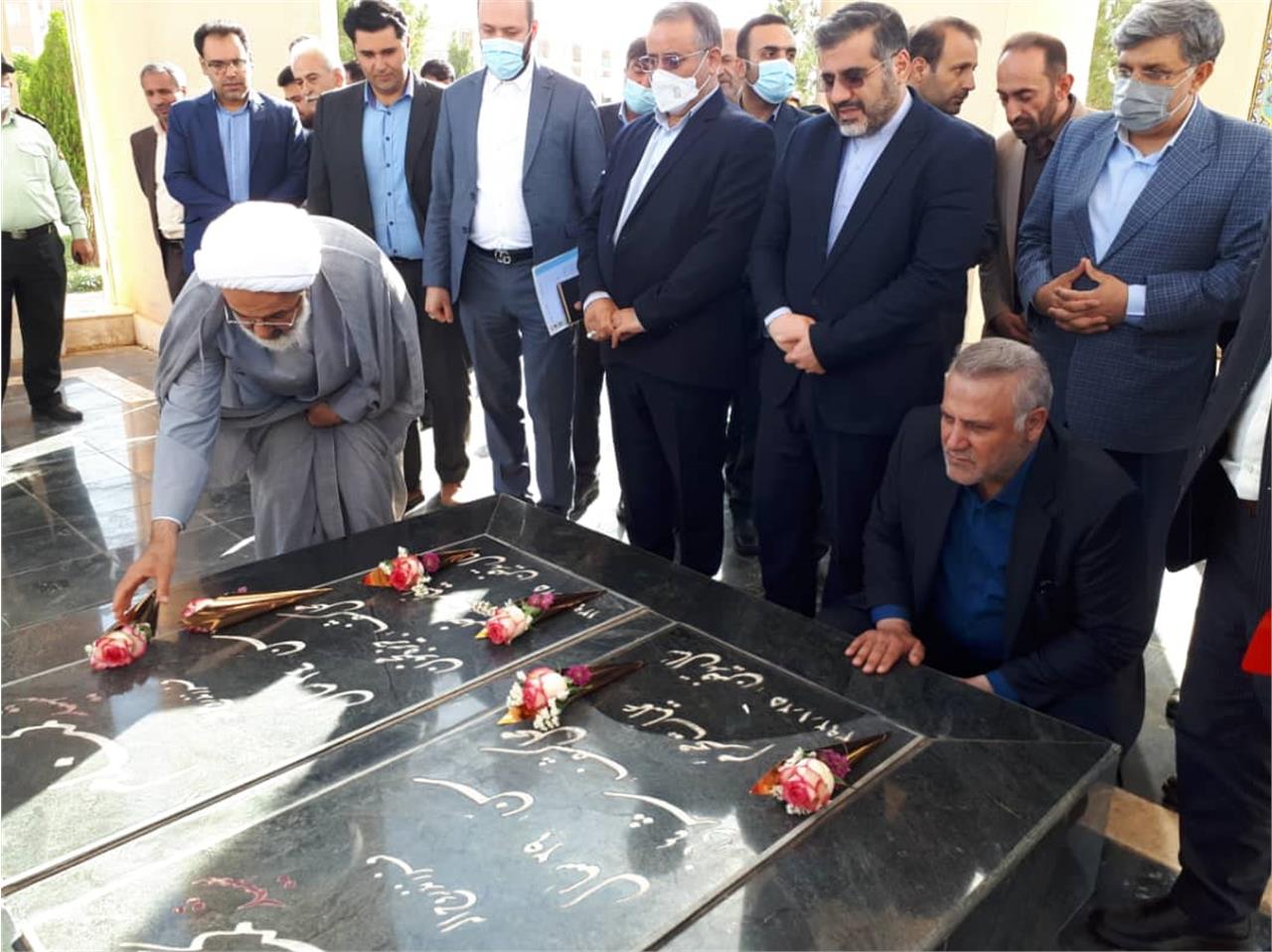 ورود وزیر ارشاد به استان سمنان و ادای احترام به شهدای آرادان