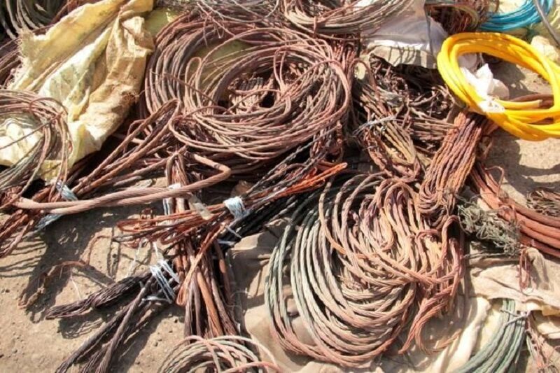 شاهین شهر و میمه: دستگیری سارقانِ کابل های برق
