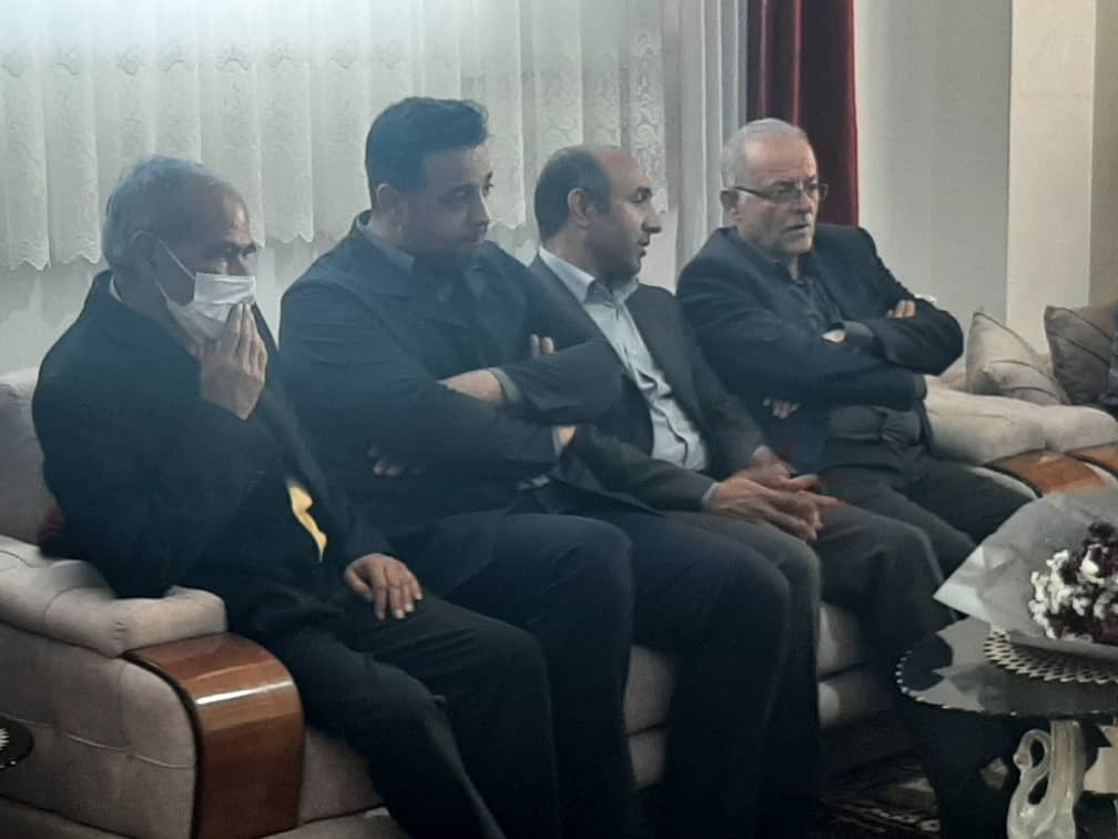 دیدار وزیر نیرو با خانواده شهید مدافع سلامت