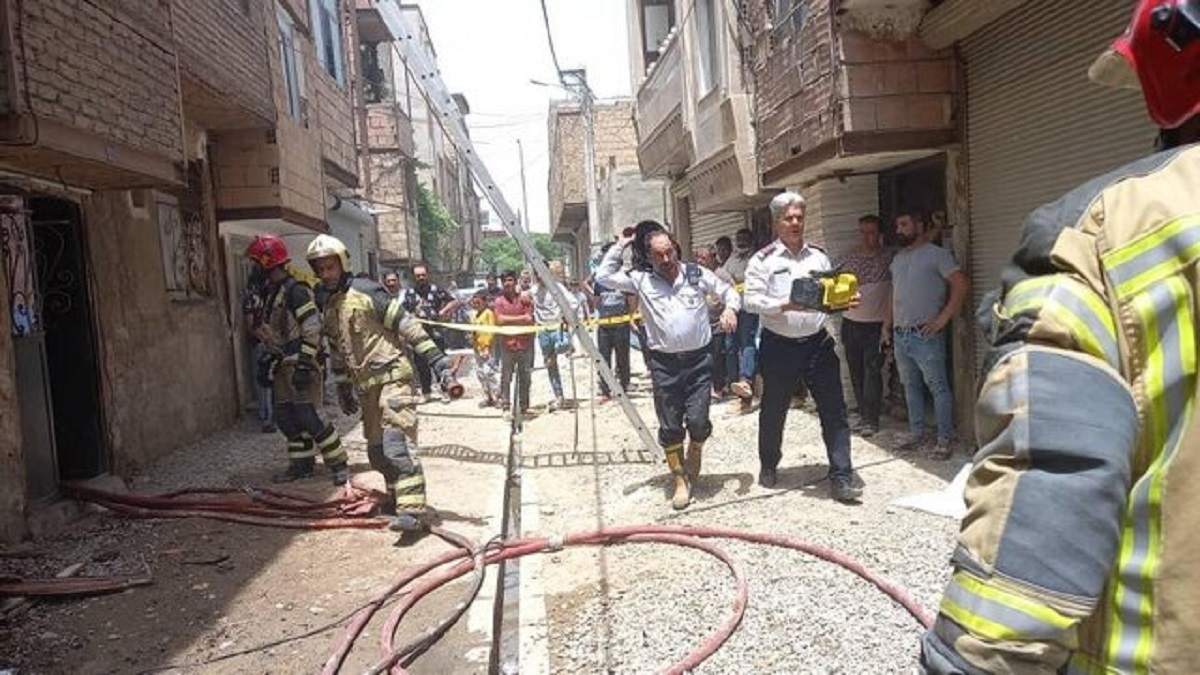 اعزام ۵۰ آتش‌نشان حرفه‌ای از تهران به آبادان
