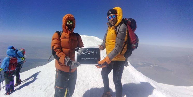 صعود کوهنورد خرمشهری به قله آرارات