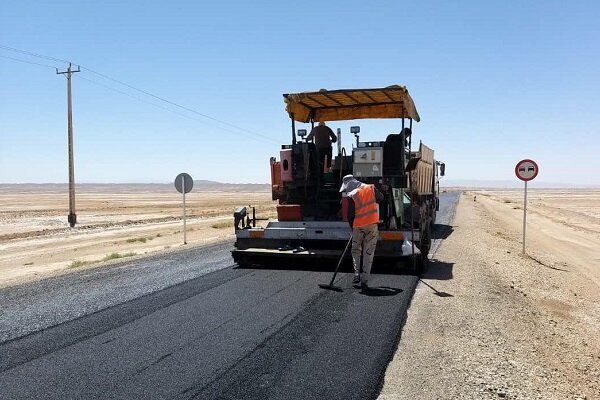 عملیات روکش آسفالت بیش از ۴۳ کیلومتر از جاده‌های استان همدان
