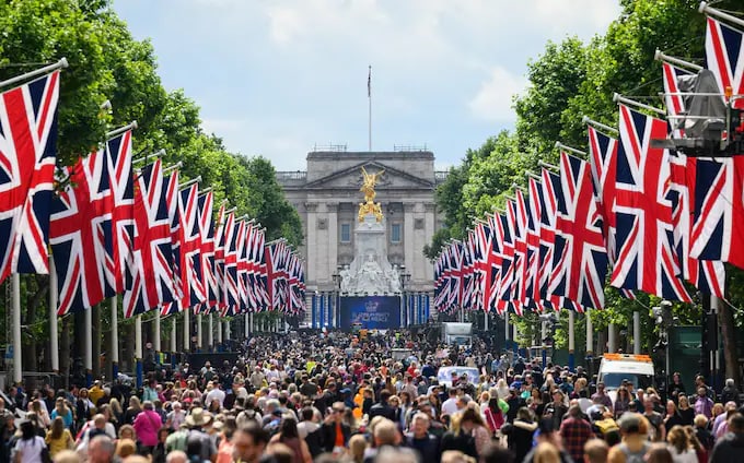 افزایش ابتلا به کرونا در انگلیس در پی برگزاری جشن‌های تاج گذاری ملکه