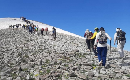 صعود کوهنوردان نیروی زمینی سپاه به بلندترین قله رشته کوه سهند