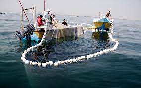 ممنوعیت صید ماهی به روش پرساین در آب‌های قشم تا ۳۱ مرداد