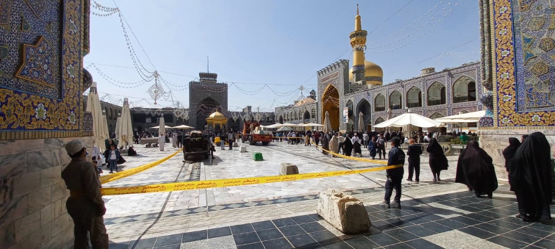 آغاز پروژه تعویض سنگفرش صحن انقلاب اسلامی حرم مطهر رضوی