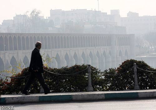 هوای کلانشهر اصفهان در ۶ ایستگاه ناسالم برای گروه‌های حساس