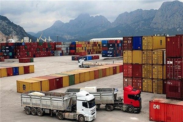 صادرات روزانه ۶۰۰ کامیون کالا از مرز مهران به عراق