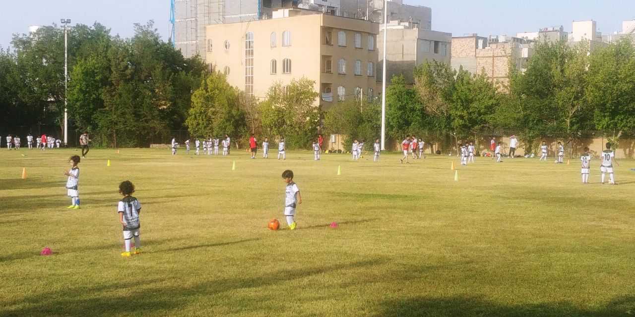 بازدید اعضای کمیته فنی فدراسیون فوتبال از برخی مدارس فوتبال پایه در مشهد