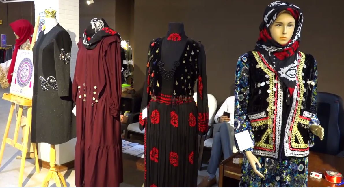 نمایشگاه مد و لباس ایرانی اسلامی در ایلام گشایش یافت