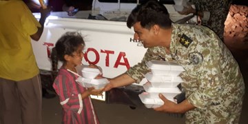 امدادرسانی کارکنان پدافند هوایی ارتش در مناطق زلزله‌زده هرمزگان
