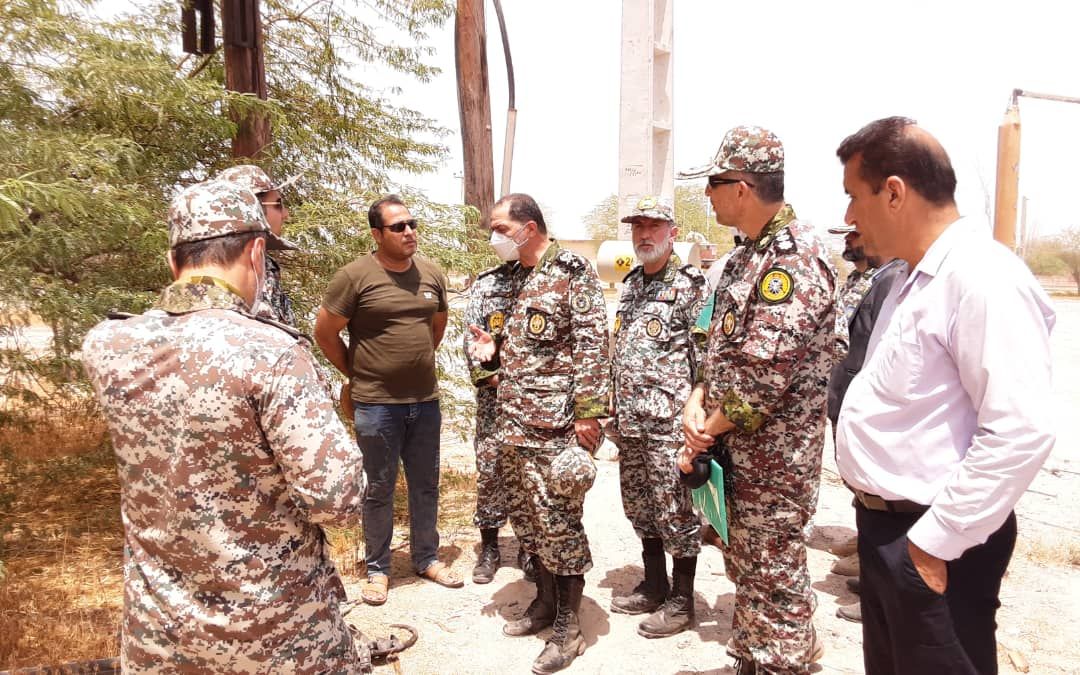 بازدید فرمانده نیروی پدافند هوایی ارتش از مناطق زلزله زده هرمزگان