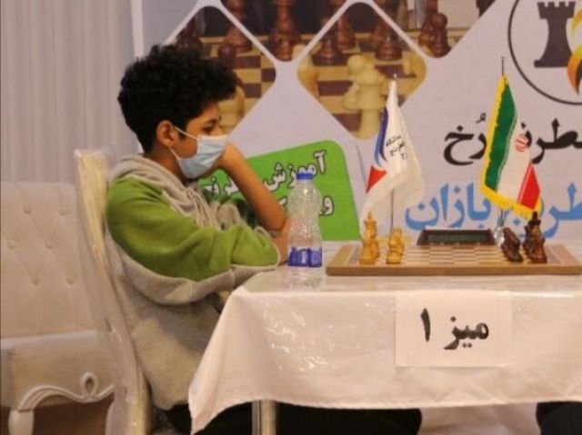 شکست  استاد بزرگ شطرنج ایران مقابل شطرنج‌باز نوجوان همدانی