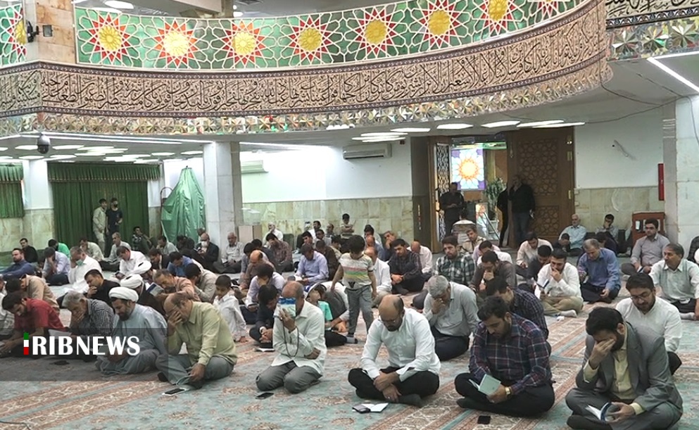 طنین نوای دعای پر فیض عرفه بر آسمان کردستان