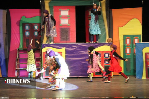 اجرای نمایش بخش ملل جشنواره بین المللی تئاتر کودک و نوجوان