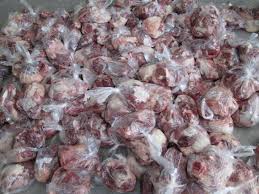 توزیع بسته‌های گوشت قربانی بین نیازمندان سامان