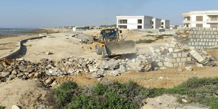 تخریب ساخت و ساز‌های غیر مجاز در بستر و حریم تالاب ارژن