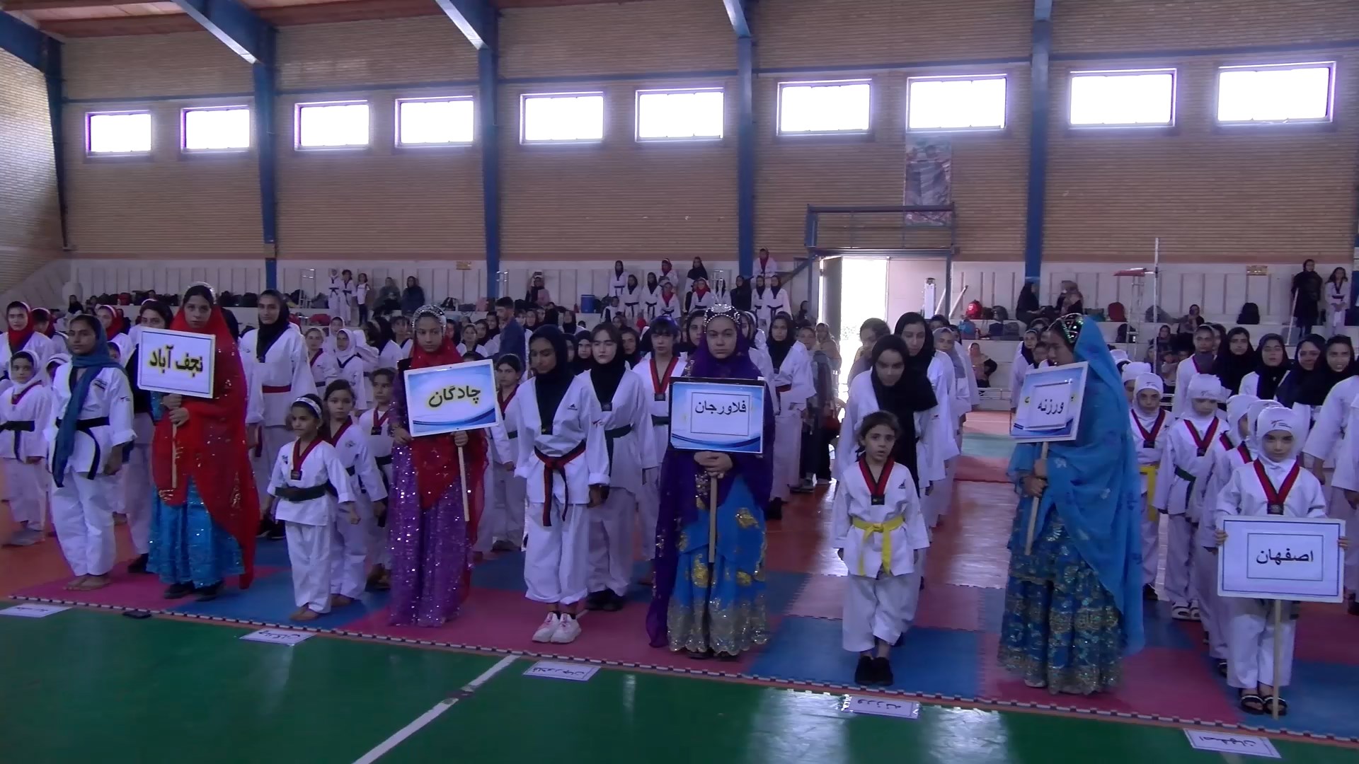 برگزاری رقابتهای هانمادانگ دختران روستایی در فریدن