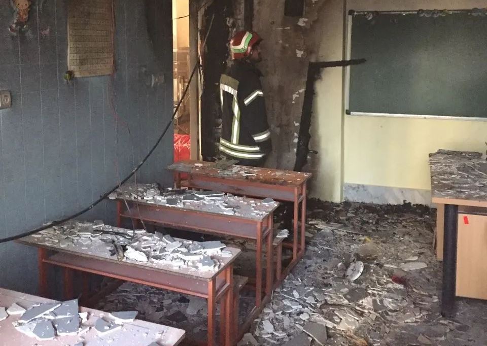 مهار آتش‌سوزی در آموزشگاهی در شهر رشت