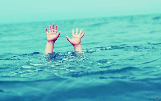 غرق‌شدن کودک دو ساله در استخر باغ