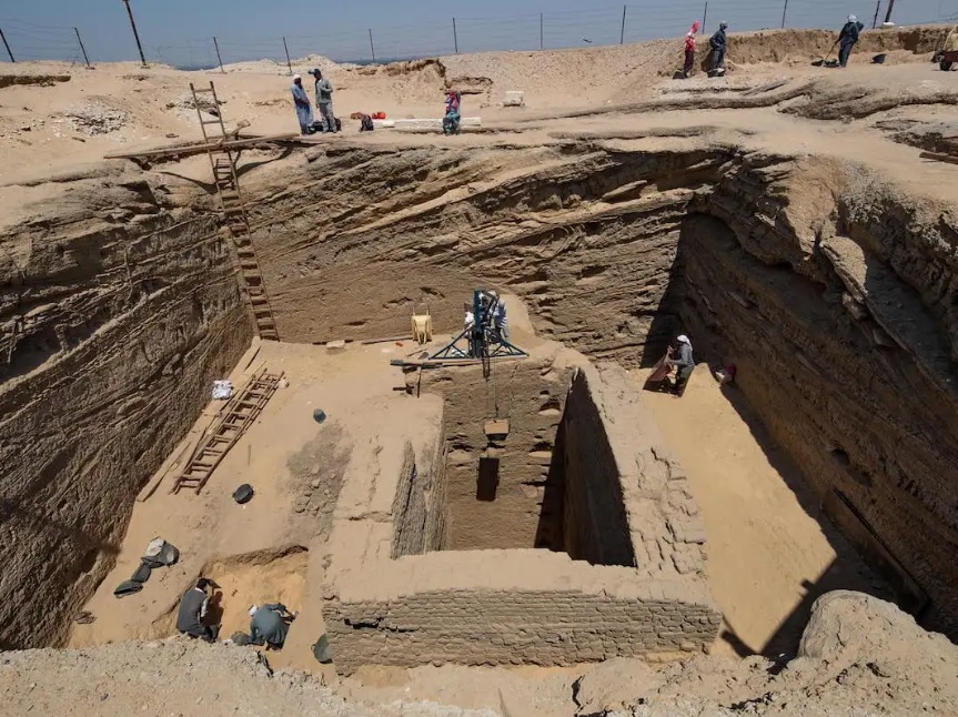 کشف یک مقبره ۲۵۰۰ ساله در مصر